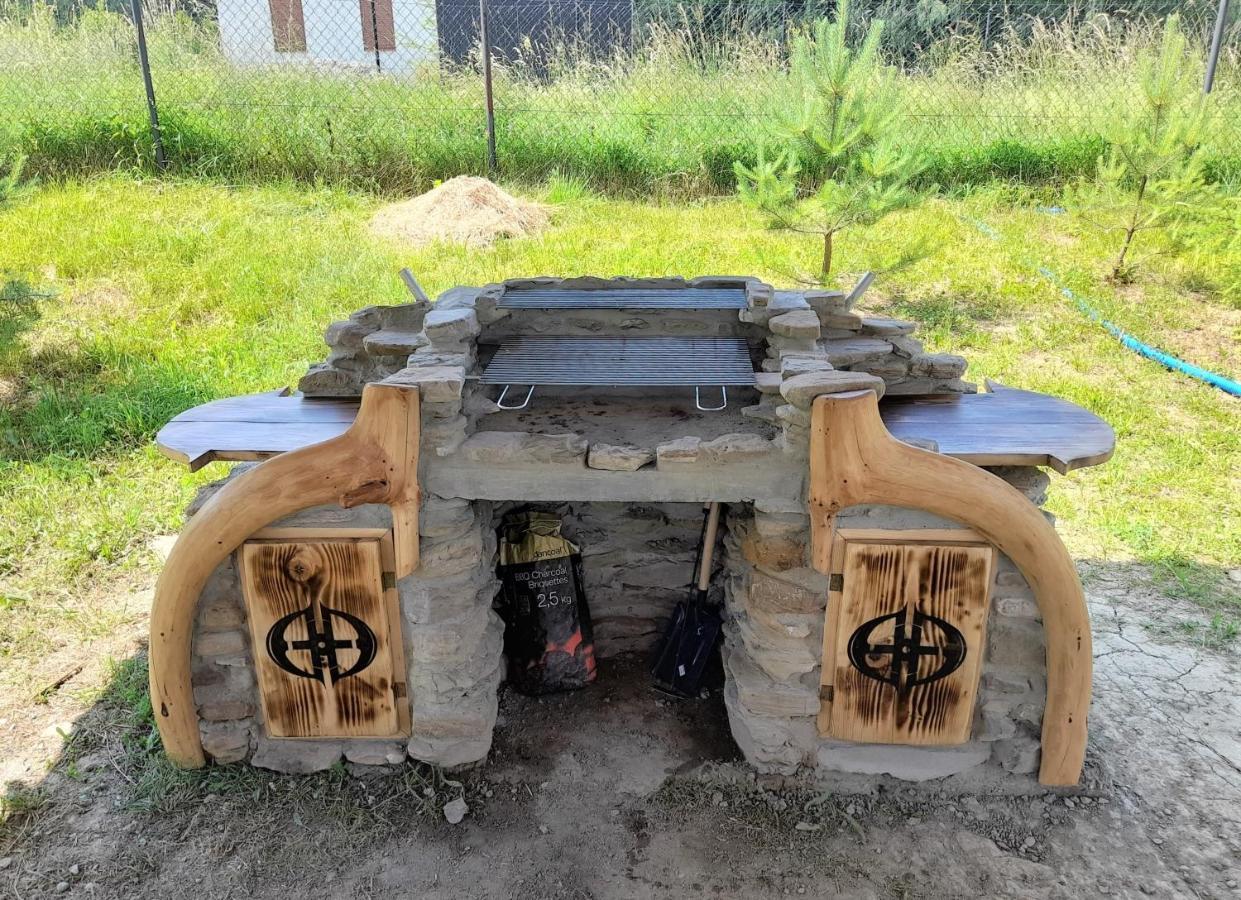 ホテル Chochlik ウストシキ・ドルネ エクステリア 写真
